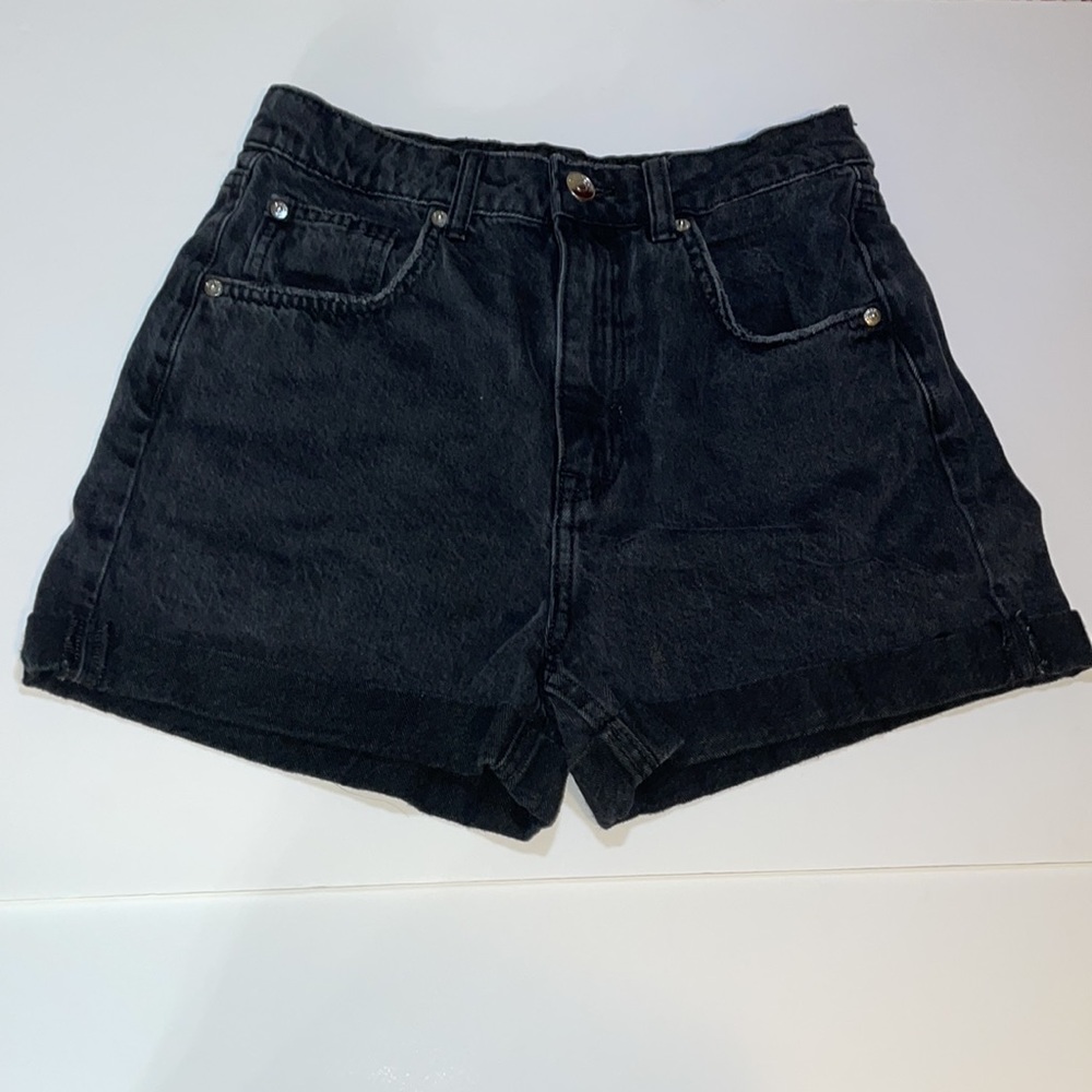 DIVIDED H&M Black Faded Jean Shorts size 4